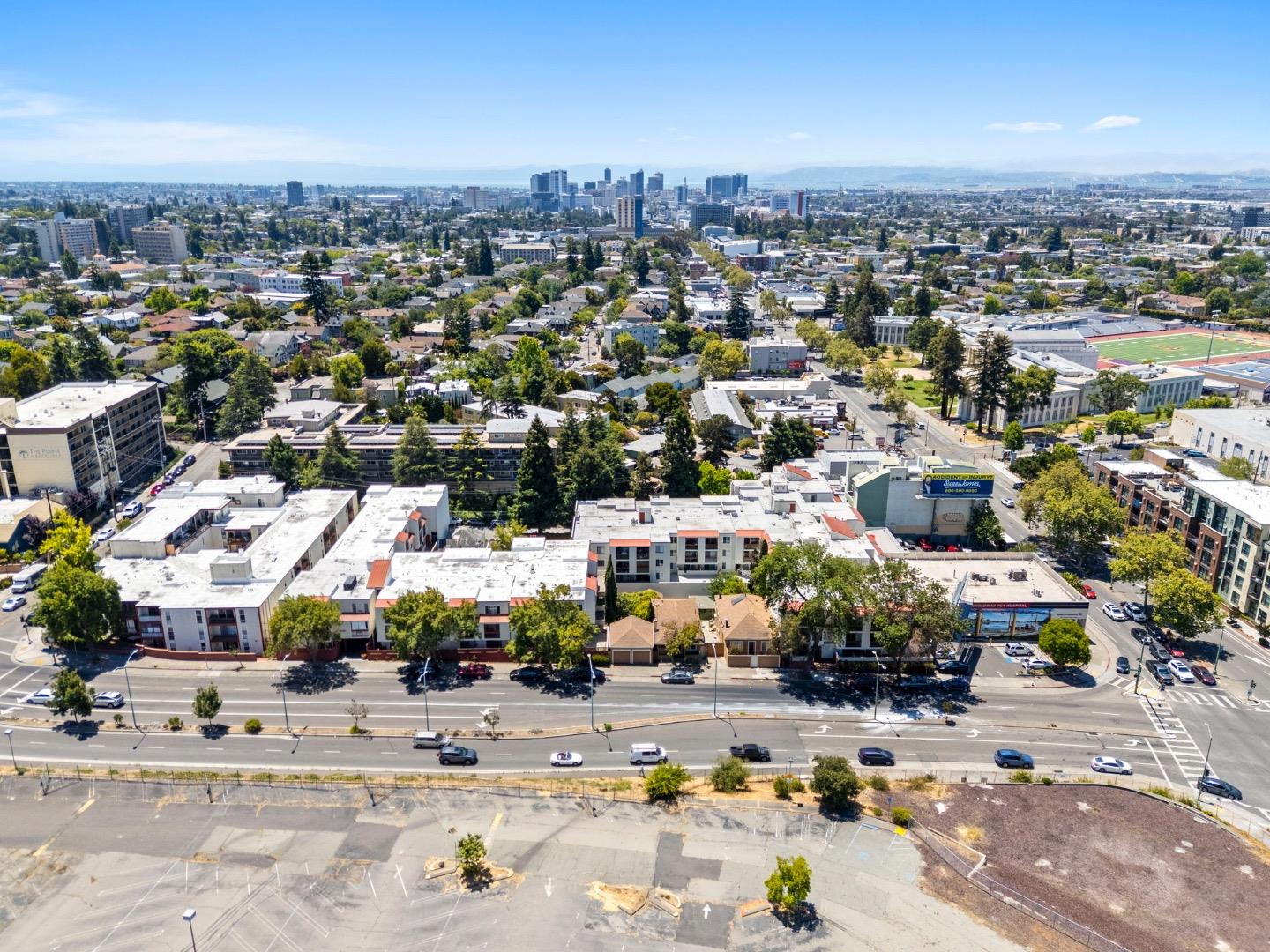 Detail Gallery Image 38 of 43 For 288 Whitmore St #215,  Oakland,  CA 94611 - 1 Beds | 1 Baths