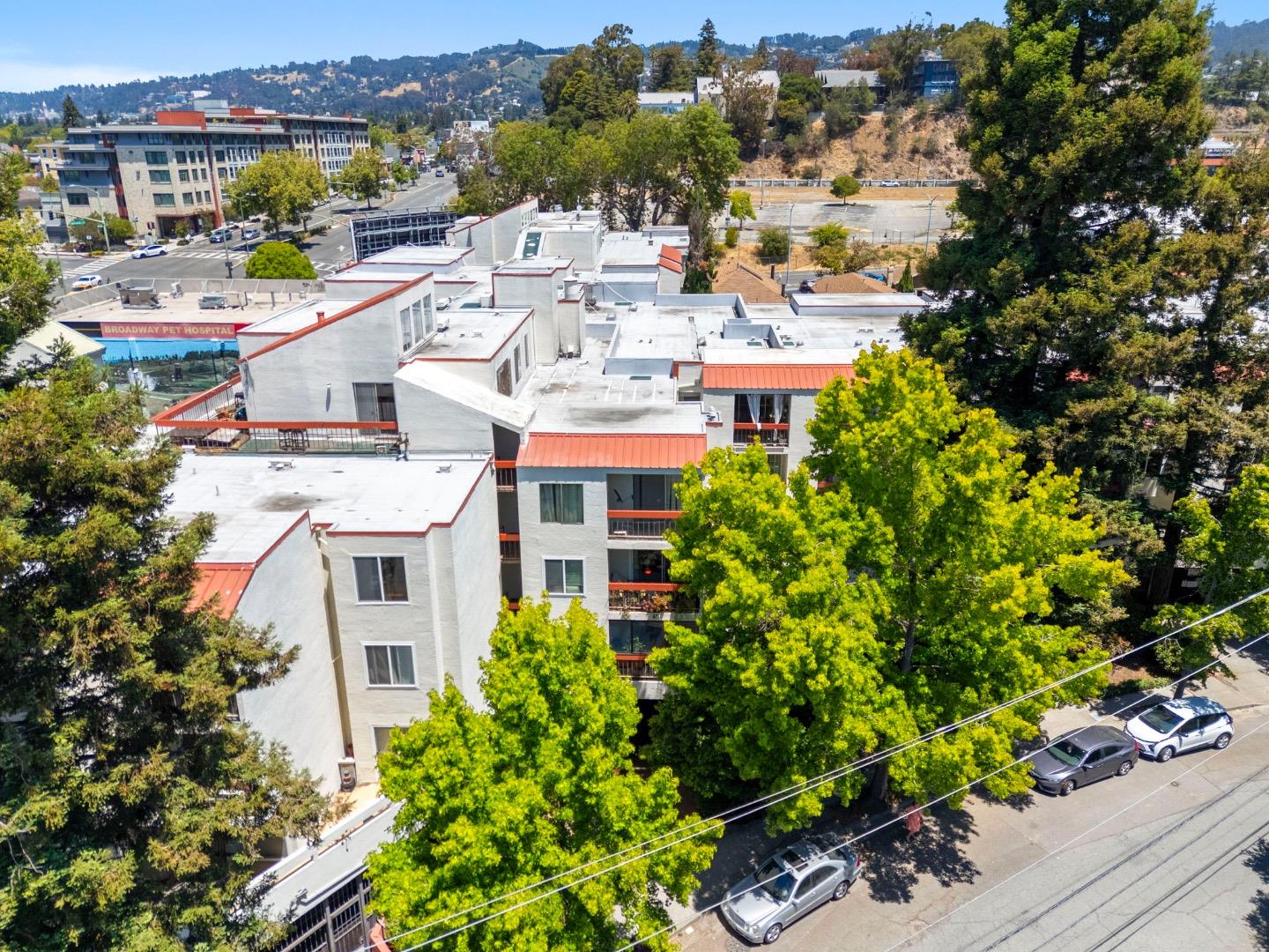 Detail Gallery Image 42 of 43 For 288 Whitmore St #215,  Oakland,  CA 94611 - 1 Beds | 1 Baths