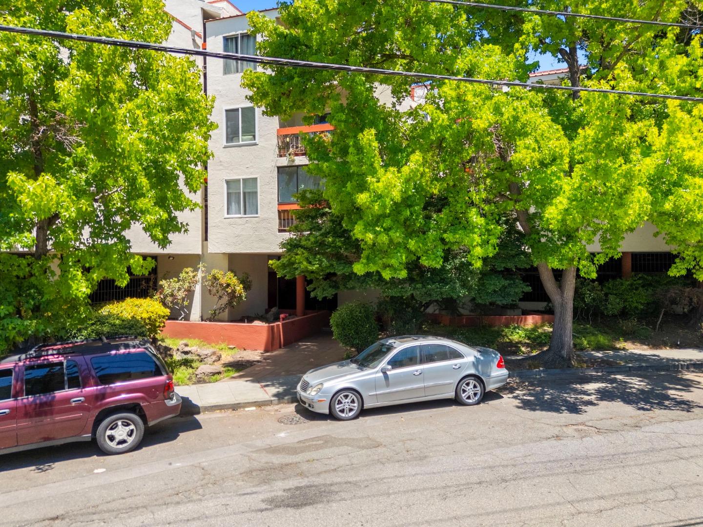Detail Gallery Image 45 of 46 For 288 Whitmore St #215,  Oakland,  CA 94611 - 1 Beds | 1 Baths