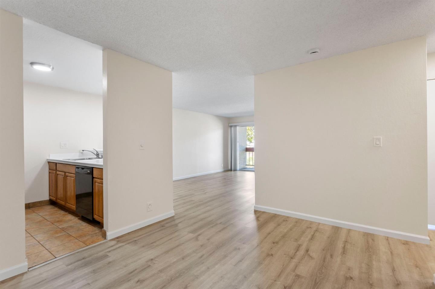 Detail Gallery Image 8 of 43 For 288 Whitmore St #215,  Oakland,  CA 94611 - 1 Beds | 1 Baths