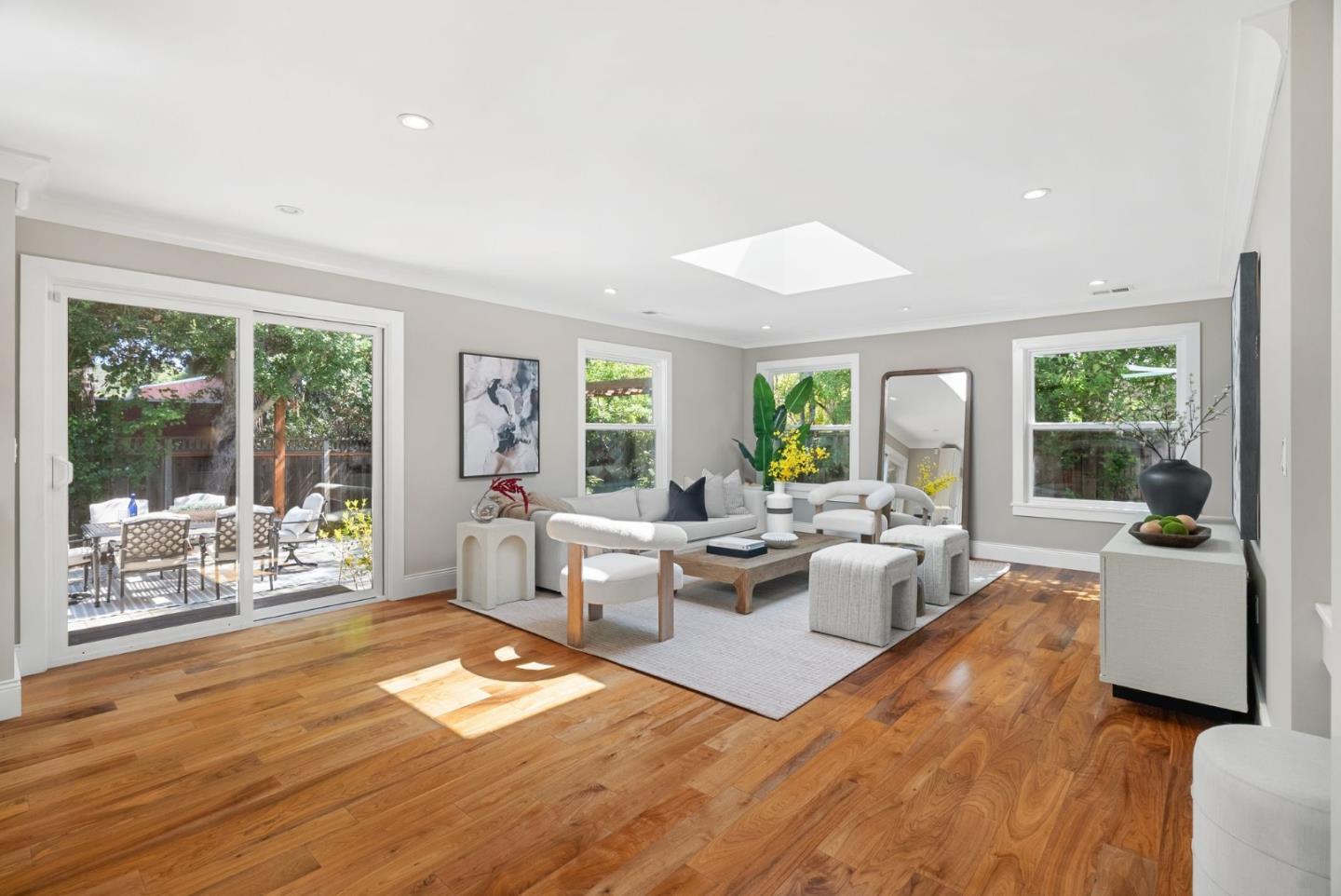 Detail Gallery Image 10 of 32 For 1271 Petersen Ct, Los Altos,  CA 94024 - 4 Beds | 3/1 Baths