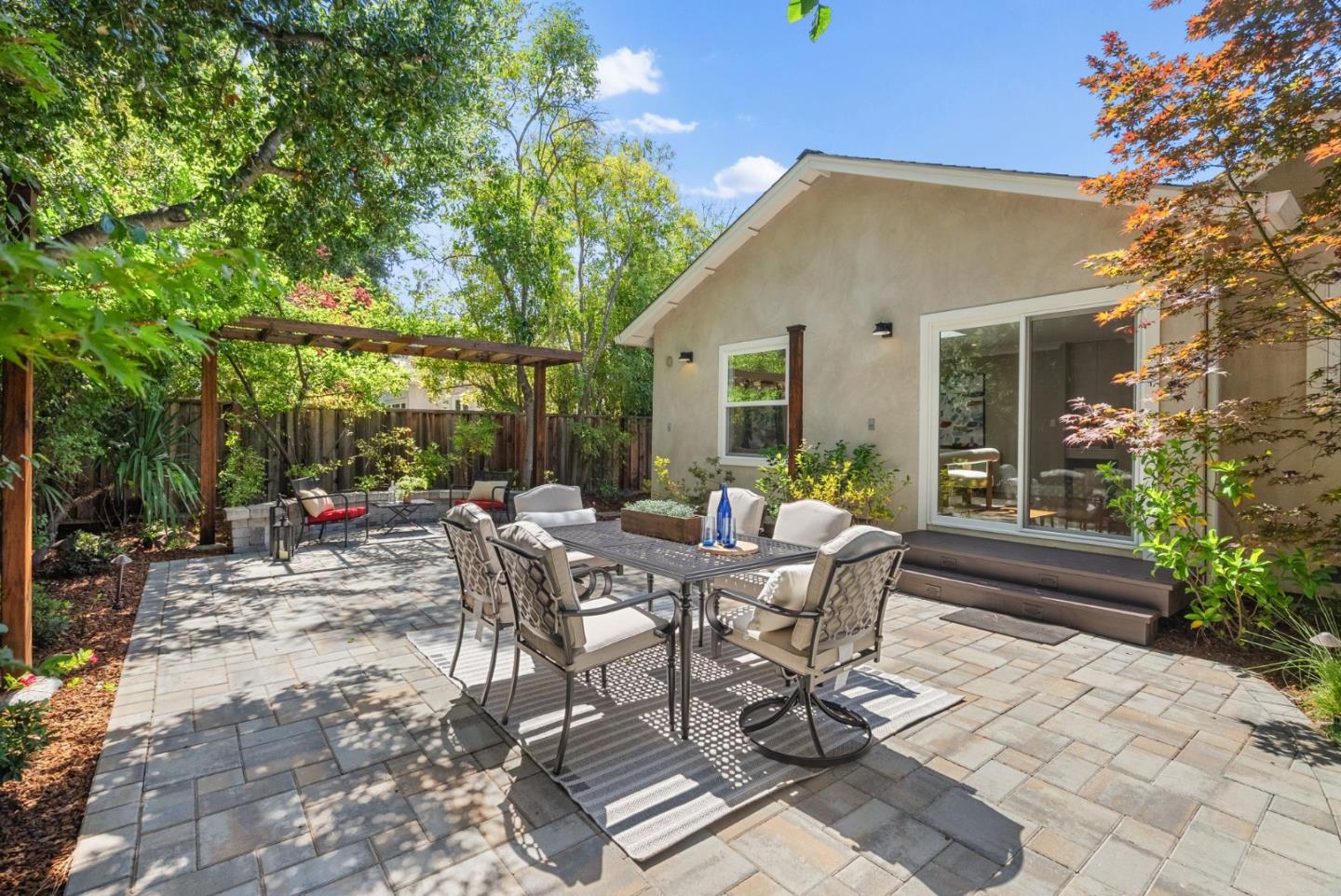 Detail Gallery Image 27 of 32 For 1271 Petersen Ct, Los Altos,  CA 94024 - 4 Beds | 3/1 Baths
