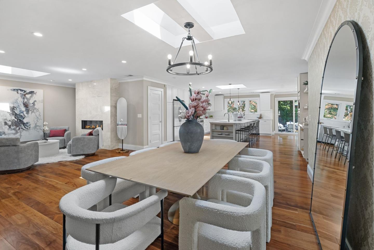 Detail Gallery Image 6 of 32 For 1271 Petersen Ct, Los Altos,  CA 94024 - 4 Beds | 3/1 Baths