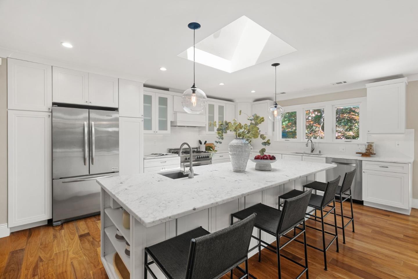 Detail Gallery Image 7 of 32 For 1271 Petersen Ct, Los Altos,  CA 94024 - 4 Beds | 3/1 Baths