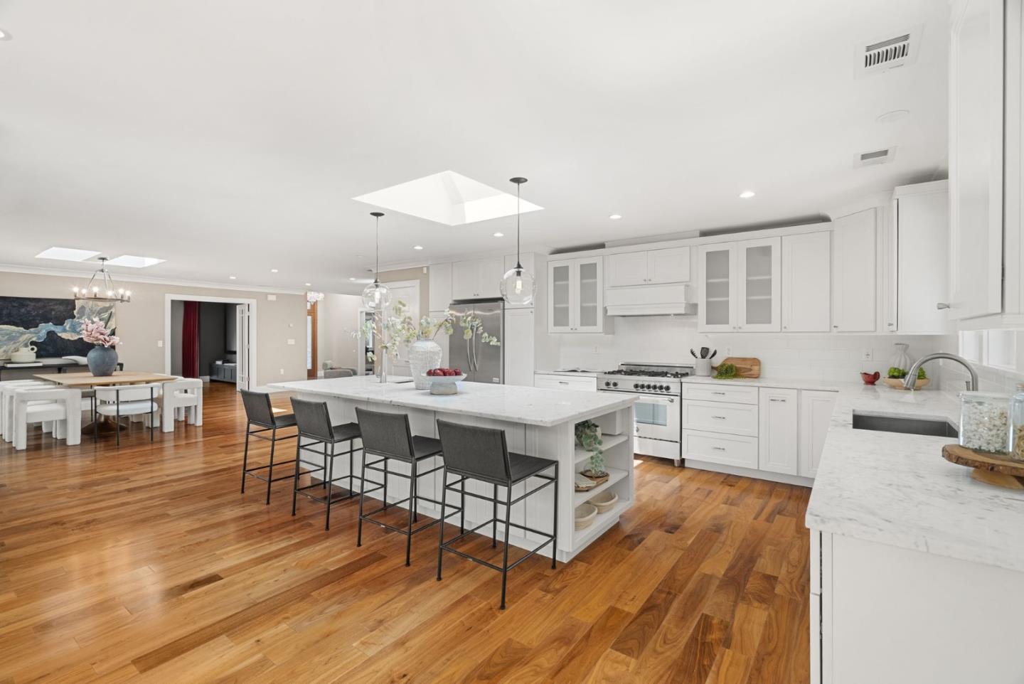 Detail Gallery Image 8 of 32 For 1271 Petersen Ct, Los Altos,  CA 94024 - 4 Beds | 3/1 Baths