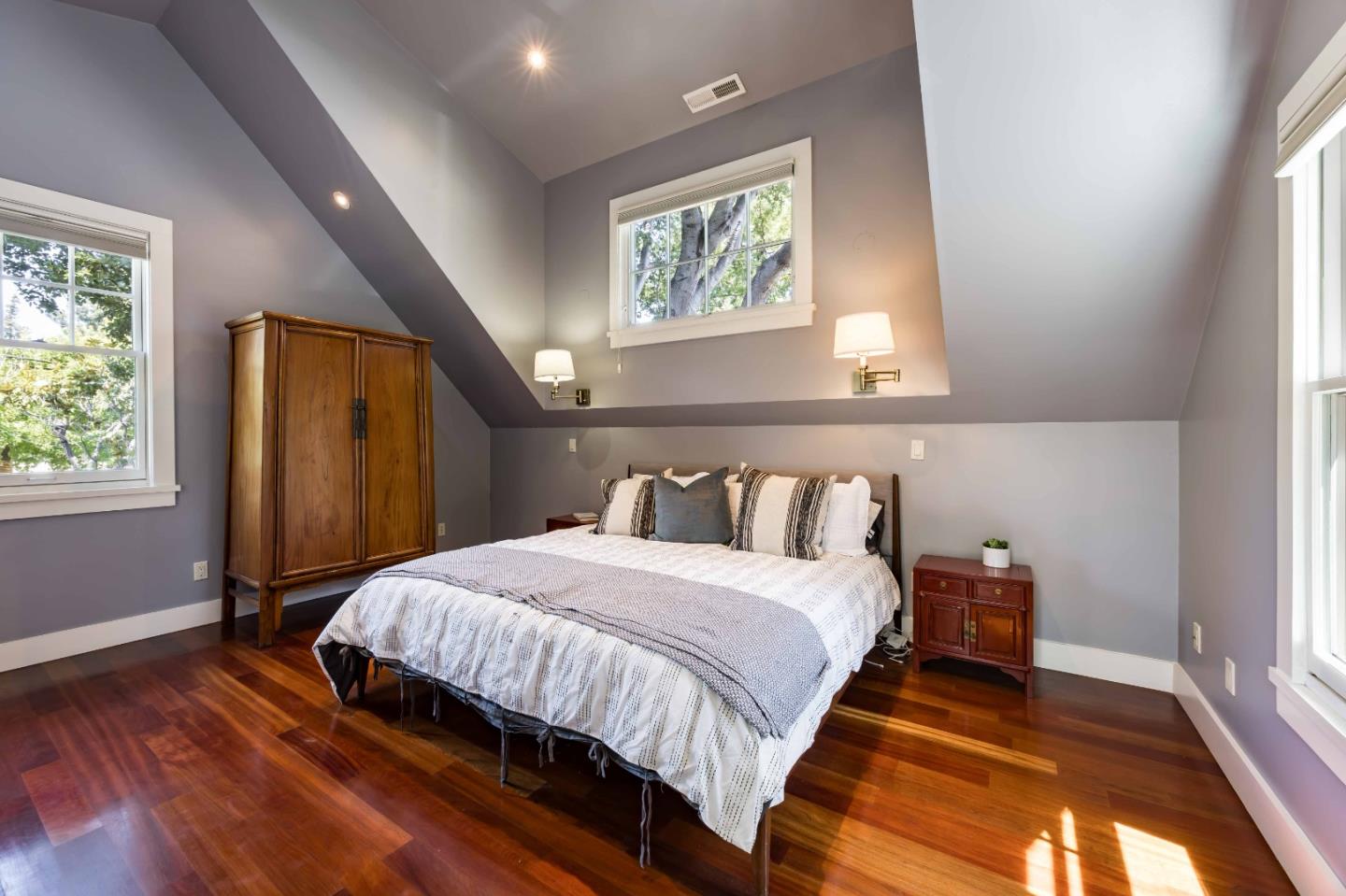 Detail Gallery Image 14 of 29 For 154 Bryant St, Palo Alto,  CA 94301 - 4 Beds | 3/1 Baths