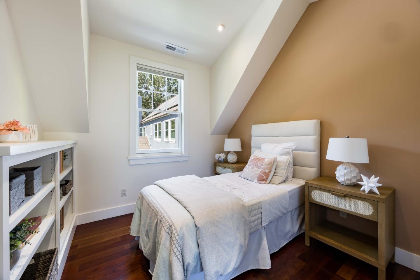 Detail Gallery Image 18 of 29 For 154 Bryant St, Palo Alto,  CA 94301 - 4 Beds | 3/1 Baths