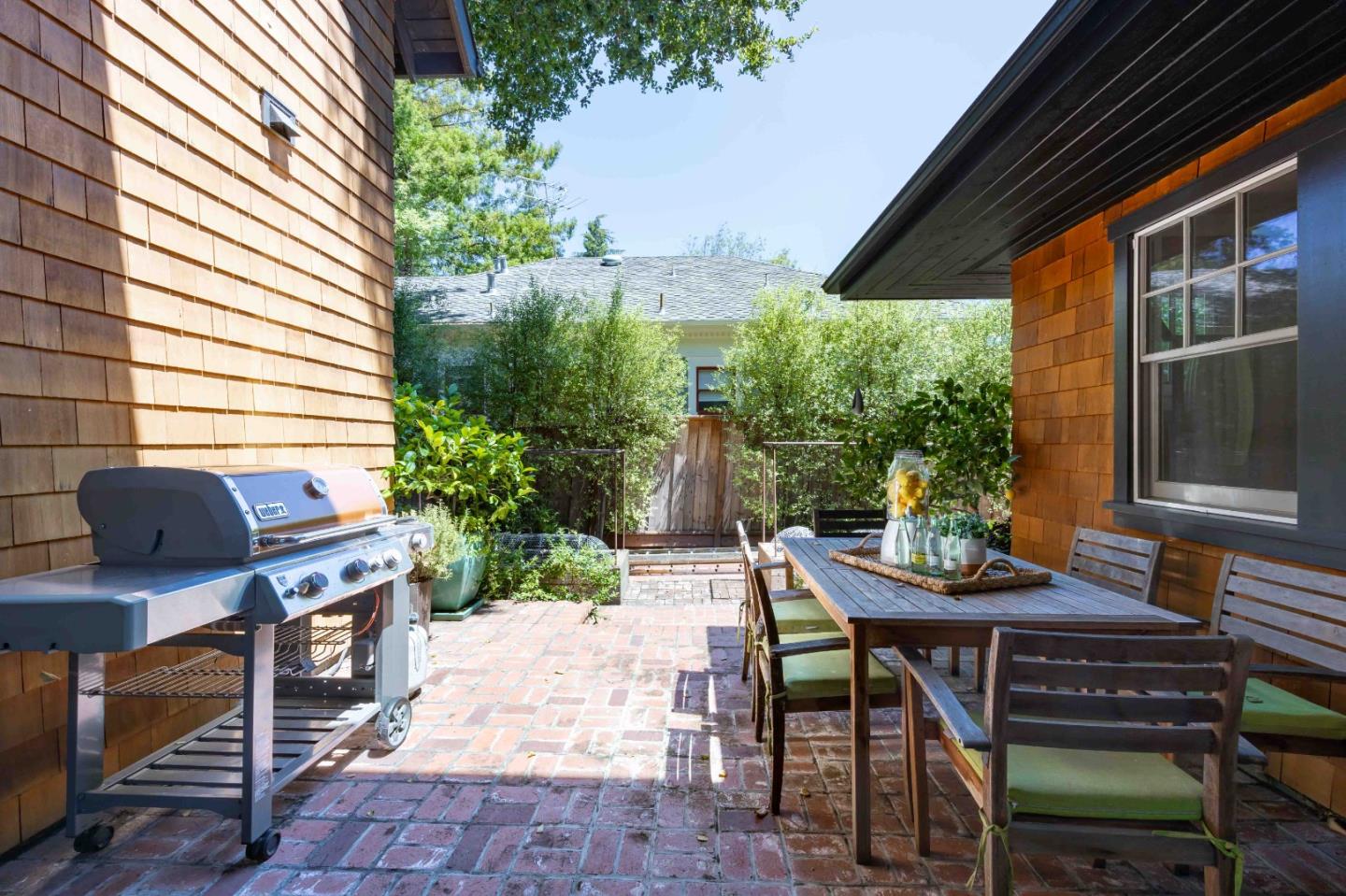 Detail Gallery Image 27 of 29 For 154 Bryant St, Palo Alto,  CA 94301 - 4 Beds | 3/1 Baths
