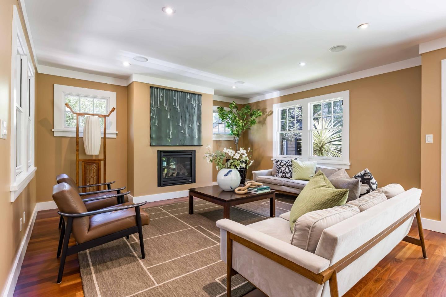 Detail Gallery Image 5 of 29 For 154 Bryant St, Palo Alto,  CA 94301 - 4 Beds | 3/1 Baths