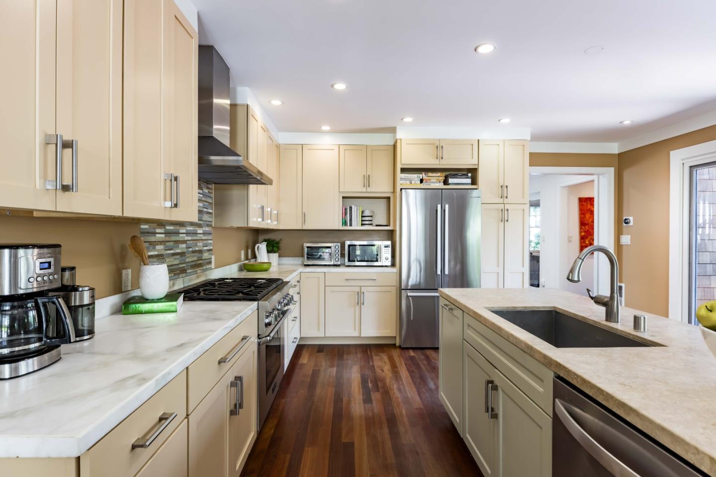 Detail Gallery Image 8 of 29 For 154 Bryant St, Palo Alto,  CA 94301 - 4 Beds | 3/1 Baths