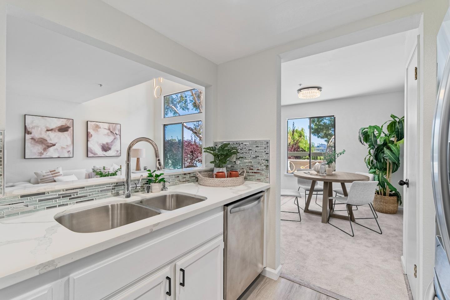 Detail Gallery Image 12 of 39 For 2241 Vista Del Mar, San Mateo,  CA 94404 - 2 Beds | 2 Baths