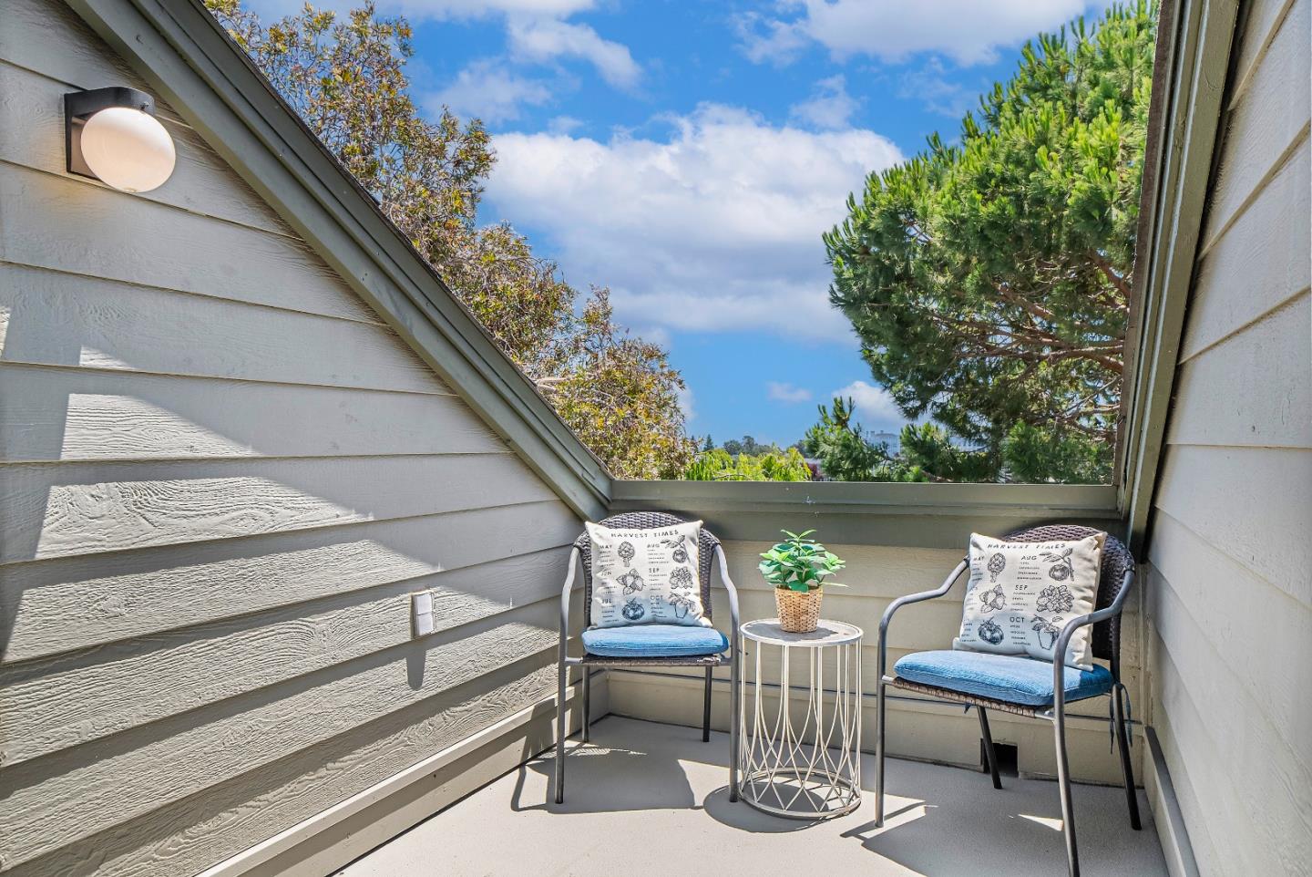 Detail Gallery Image 19 of 39 For 2241 Vista Del Mar, San Mateo,  CA 94404 - 2 Beds | 2 Baths