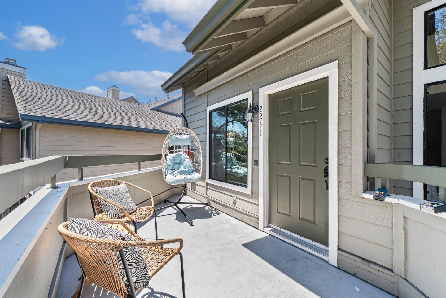 Detail Gallery Image 2 of 39 For 2241 Vista Del Mar, San Mateo,  CA 94404 - 2 Beds | 2 Baths