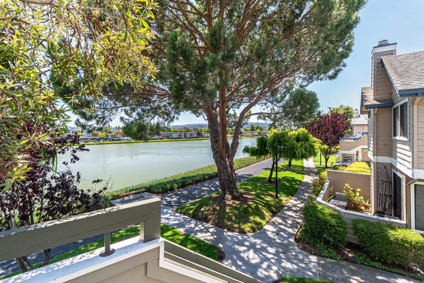 Detail Gallery Image 4 of 39 For 2241 Vista Del Mar, San Mateo,  CA 94404 - 2 Beds | 2 Baths