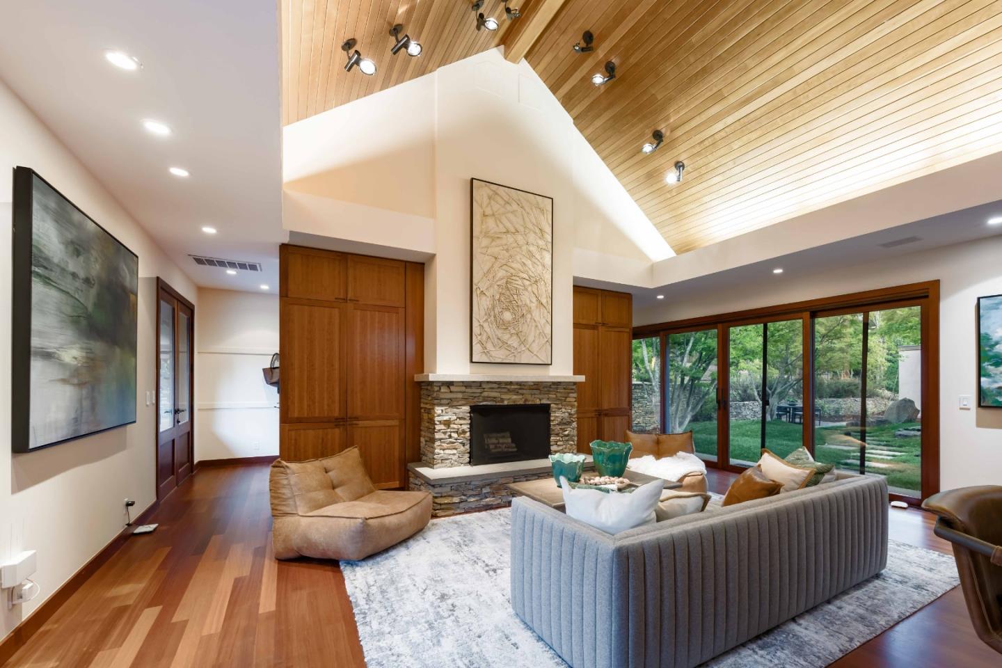 Detail Gallery Image 10 of 39 For 140 Farm Rd, Woodside,  CA 94062 - 5 Beds | 5/1 Baths