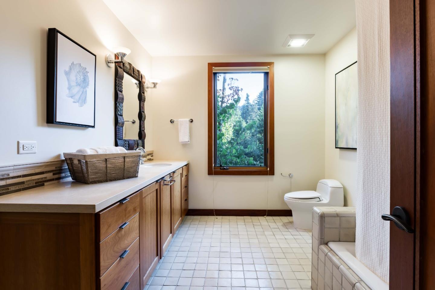 Detail Gallery Image 14 of 39 For 140 Farm Rd, Woodside,  CA 94062 - 5 Beds | 5/1 Baths