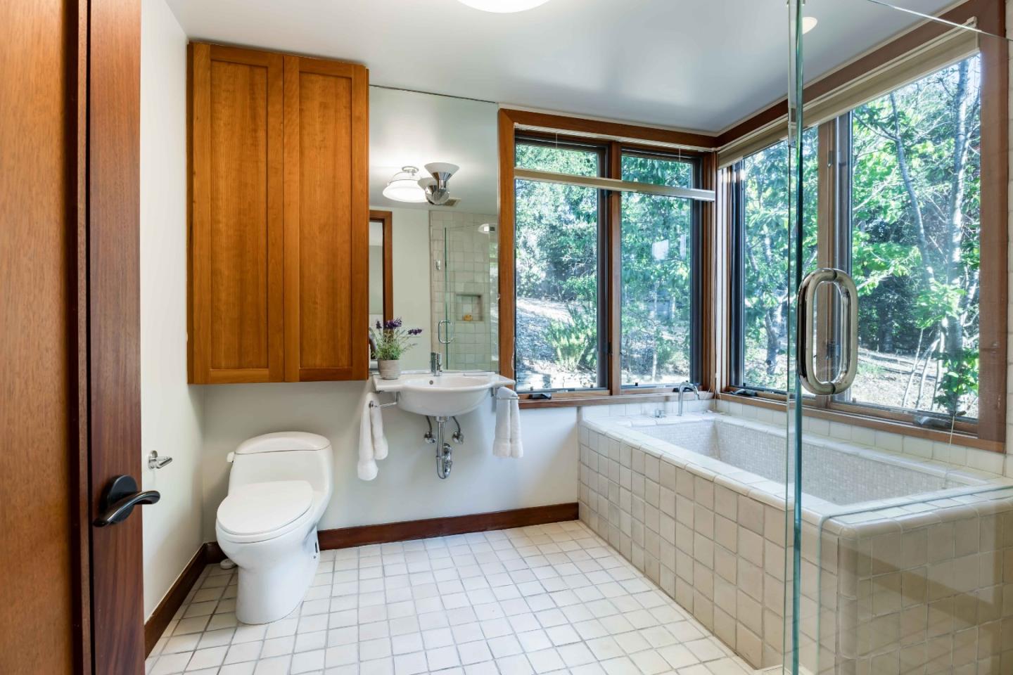 Detail Gallery Image 16 of 39 For 140 Farm Rd, Woodside,  CA 94062 - 5 Beds | 5/1 Baths