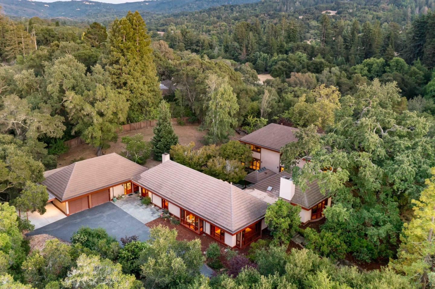 Detail Gallery Image 2 of 39 For 140 Farm Rd, Woodside,  CA 94062 - 5 Beds | 5/1 Baths