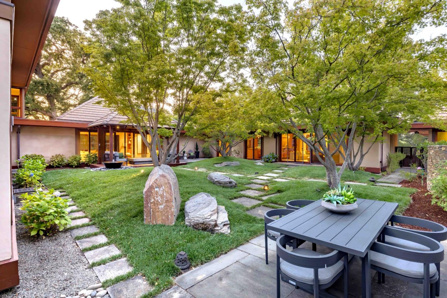 Detail Gallery Image 25 of 39 For 140 Farm Rd, Woodside,  CA 94062 - 5 Beds | 5/1 Baths