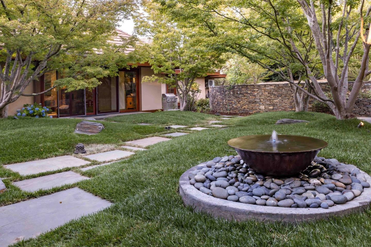 Detail Gallery Image 28 of 39 For 140 Farm Rd, Woodside,  CA 94062 - 5 Beds | 5/1 Baths