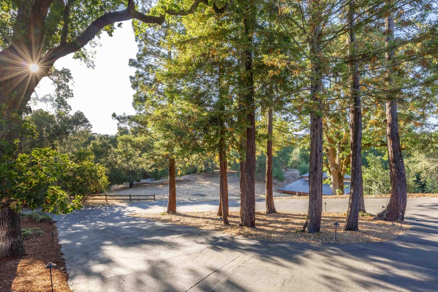 Detail Gallery Image 31 of 39 For 140 Farm Rd, Woodside,  CA 94062 - 5 Beds | 5/1 Baths
