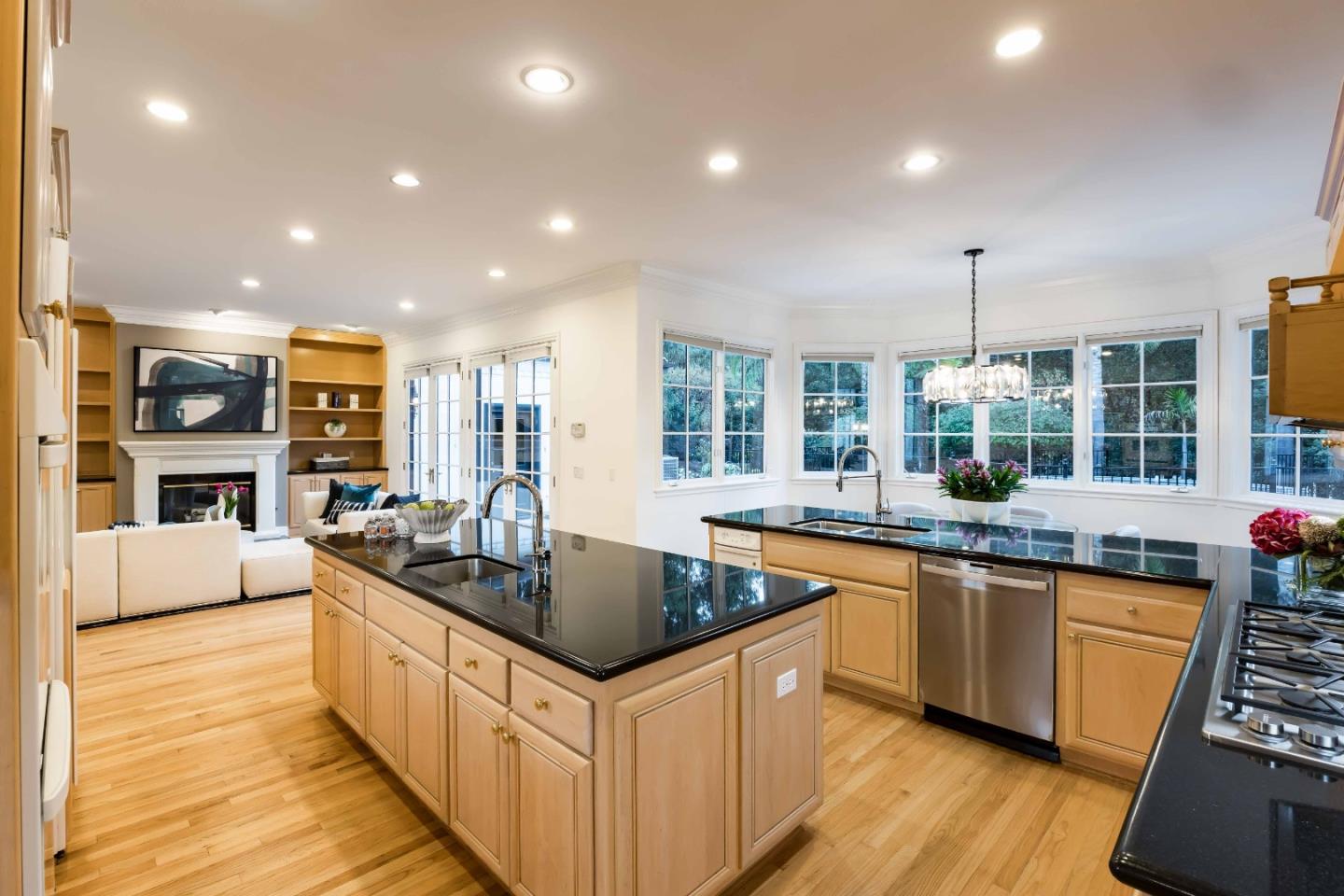 Detail Gallery Image 10 of 39 For 37 Valley Rd, Atherton,  CA 94027 - 5 Beds | 4/1 Baths