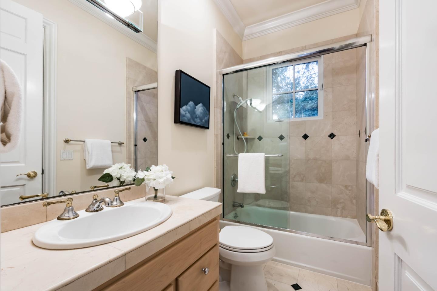 Detail Gallery Image 18 of 39 For 37 Valley Rd, Atherton,  CA 94027 - 5 Beds | 4/1 Baths