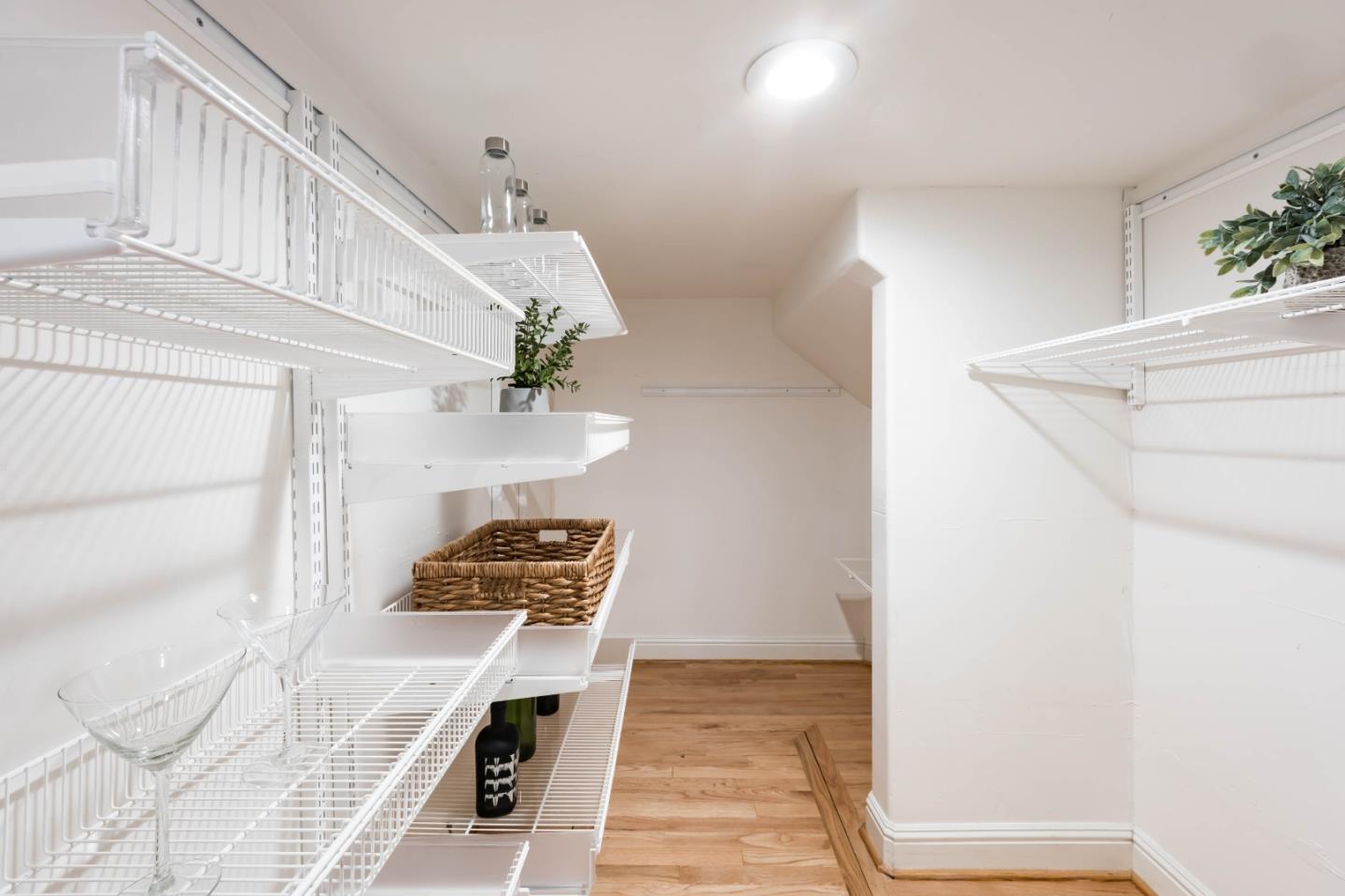 Detail Gallery Image 19 of 39 For 37 Valley Rd, Atherton,  CA 94027 - 5 Beds | 4/1 Baths