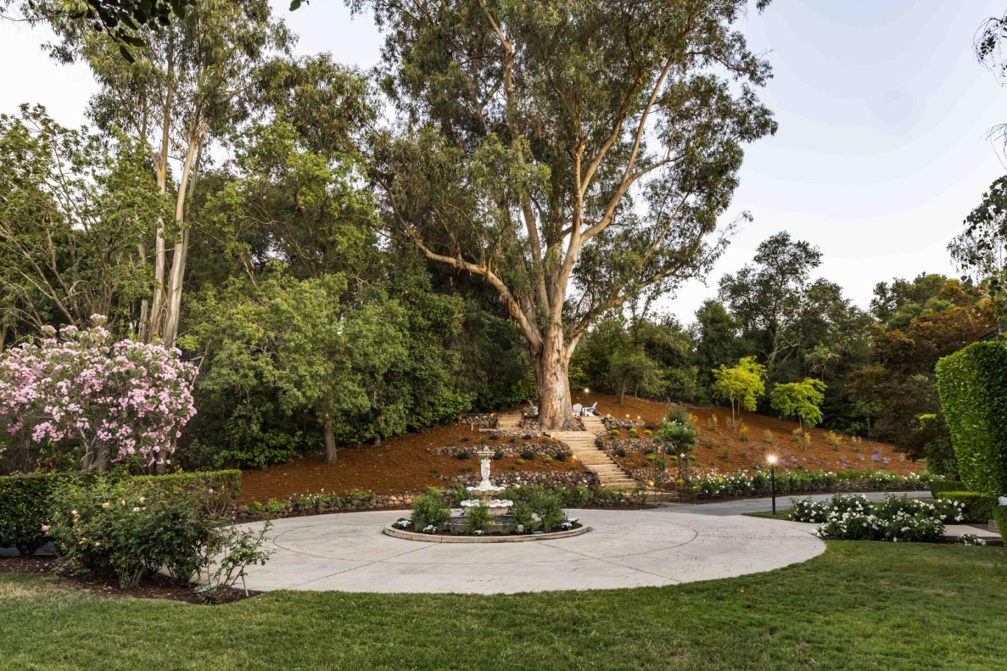 Detail Gallery Image 3 of 39 For 37 Valley Rd, Atherton,  CA 94027 - 5 Beds | 4/1 Baths
