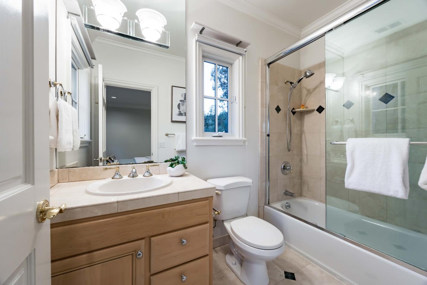 Detail Gallery Image 30 of 39 For 37 Valley Rd, Atherton,  CA 94027 - 5 Beds | 4/1 Baths