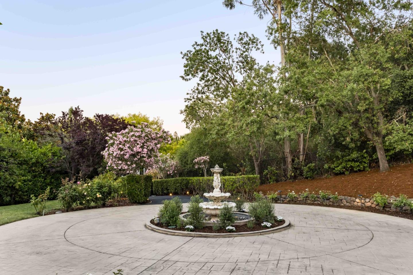 Detail Gallery Image 4 of 39 For 37 Valley Rd, Atherton,  CA 94027 - 5 Beds | 4/1 Baths