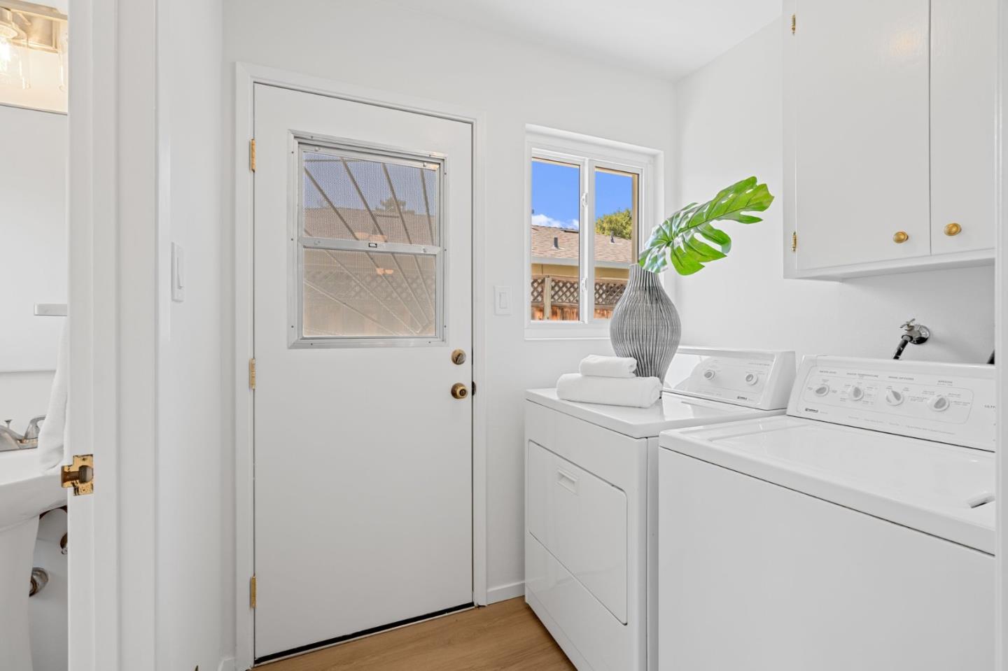 Detail Gallery Image 15 of 49 For 761 Woodstock Ln, Los Altos,  CA 94022 - 4 Beds | 2/1 Baths