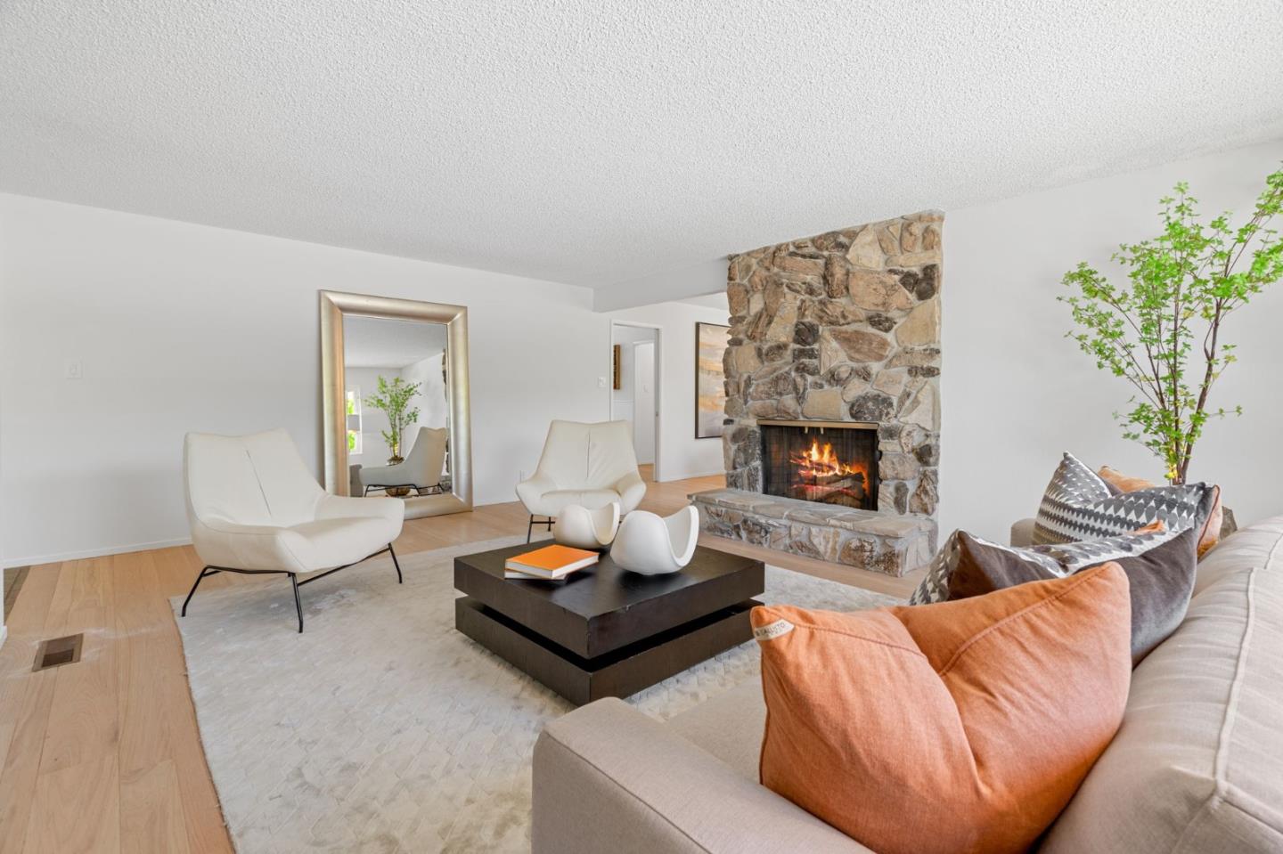 Detail Gallery Image 7 of 49 For 761 Woodstock Ln, Los Altos,  CA 94022 - 4 Beds | 2/1 Baths