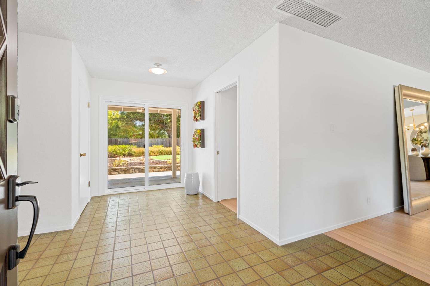 Detail Gallery Image 8 of 49 For 761 Woodstock Ln, Los Altos,  CA 94022 - 4 Beds | 2/1 Baths