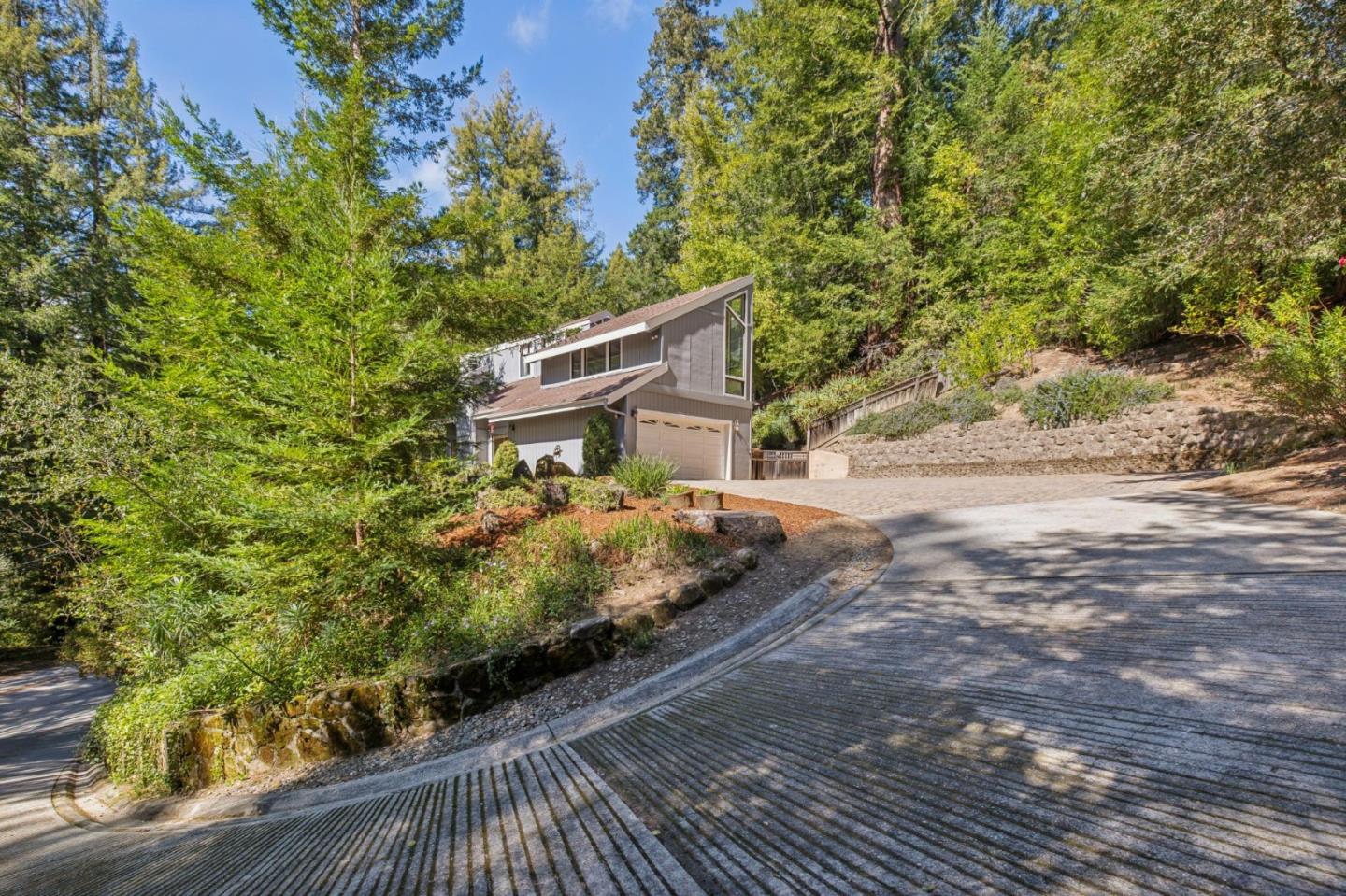 Detail Gallery Image 3 of 78 For 23584 Sky View Ter, Los Gatos,  CA 95033 - 4 Beds | 2/1 Baths