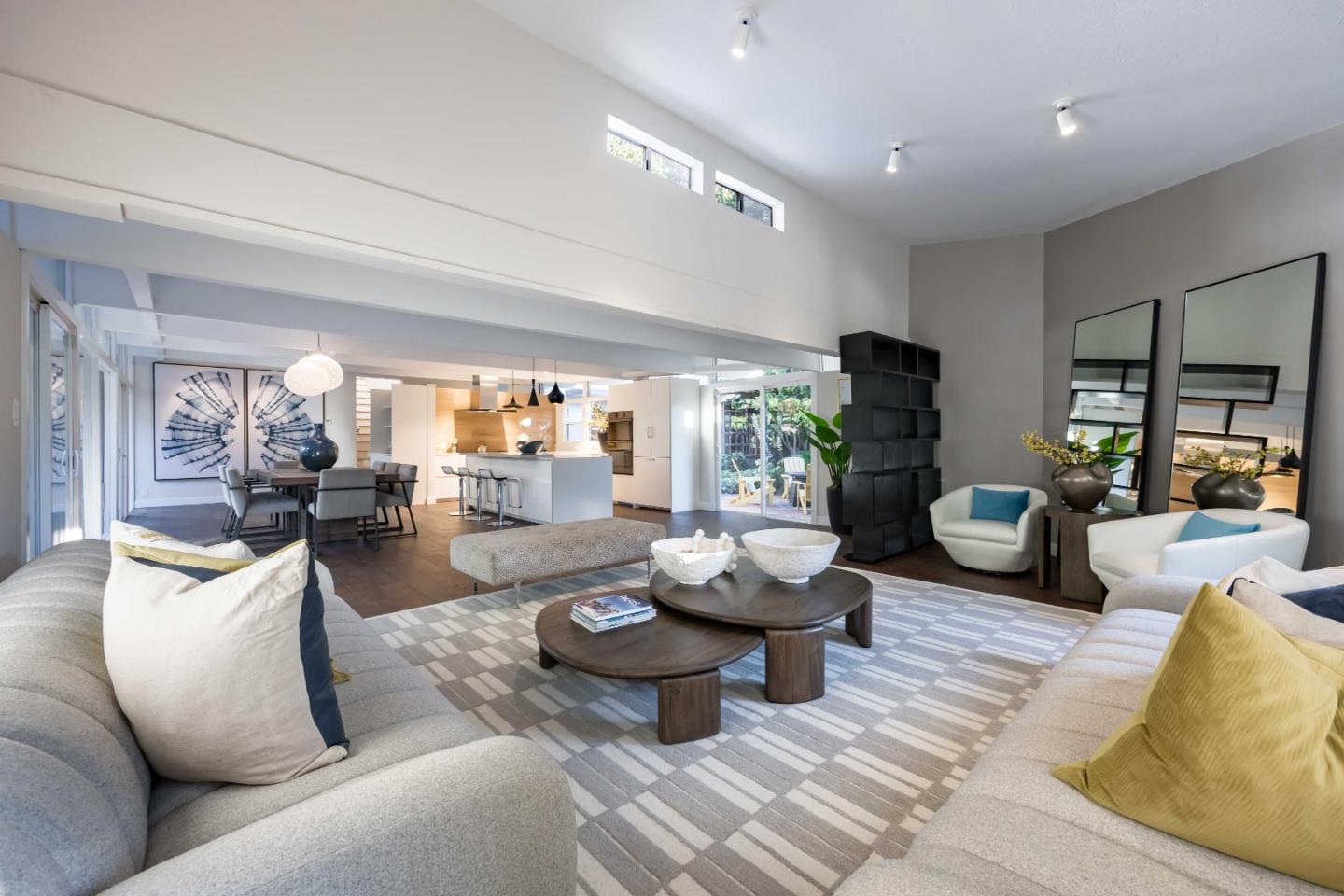 Detail Gallery Image 10 of 34 For 653 Wildwood Ln, Palo Alto,  CA 94303 - 6 Beds | 4 Baths