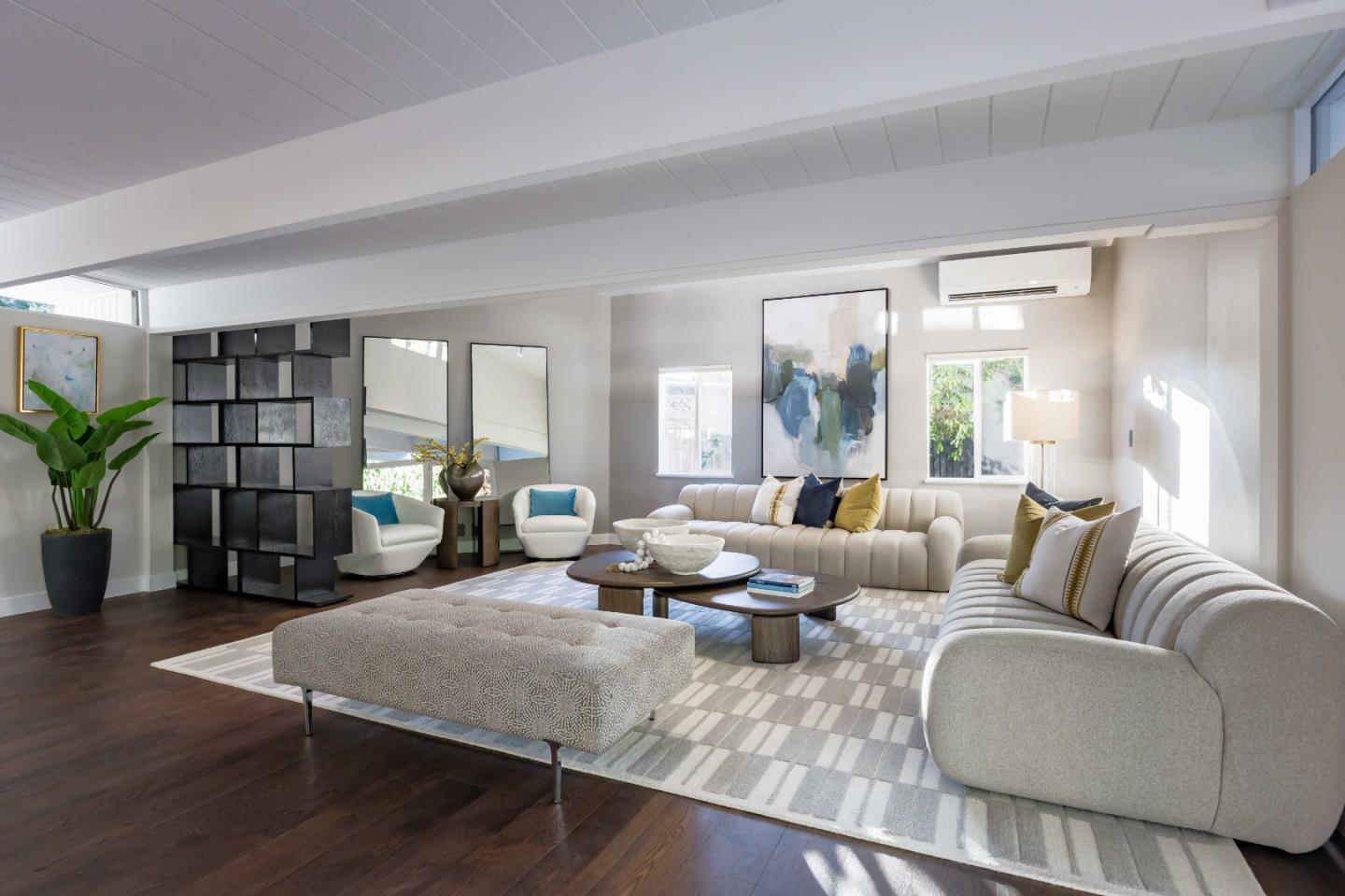 Detail Gallery Image 11 of 34 For 653 Wildwood Ln, Palo Alto,  CA 94303 - 6 Beds | 4 Baths