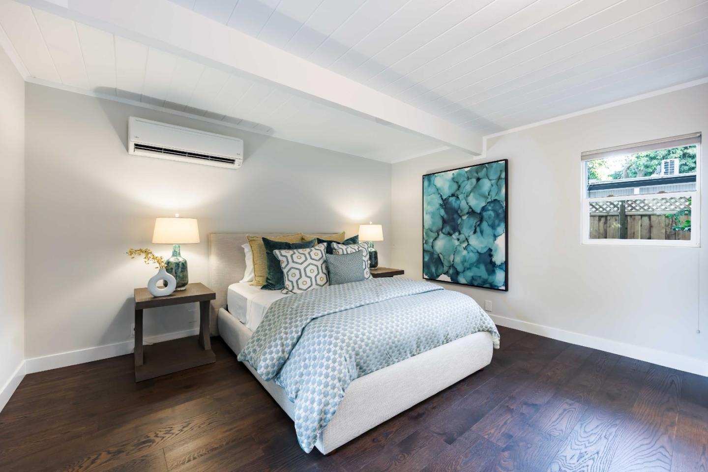 Detail Gallery Image 15 of 34 For 653 Wildwood Ln, Palo Alto,  CA 94303 - 6 Beds | 4 Baths