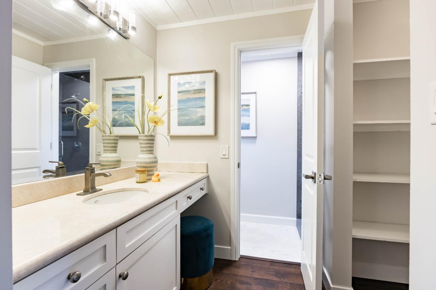 Detail Gallery Image 16 of 34 For 653 Wildwood Ln, Palo Alto,  CA 94303 - 6 Beds | 4 Baths