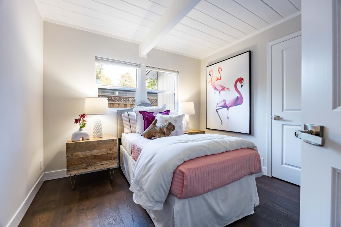 Detail Gallery Image 18 of 34 For 653 Wildwood Ln, Palo Alto,  CA 94303 - 6 Beds | 4 Baths