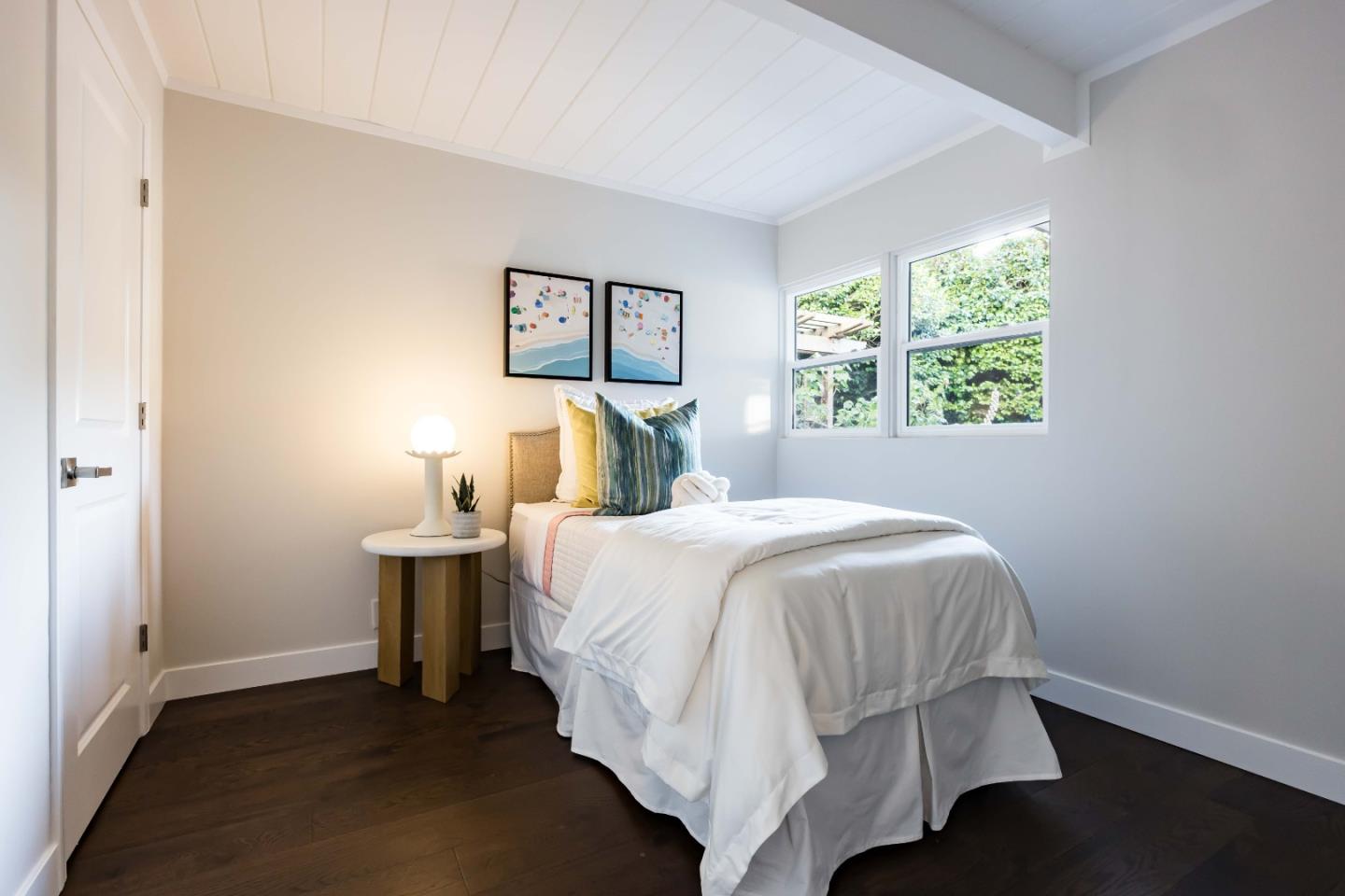 Detail Gallery Image 19 of 34 For 653 Wildwood Ln, Palo Alto,  CA 94303 - 6 Beds | 4 Baths