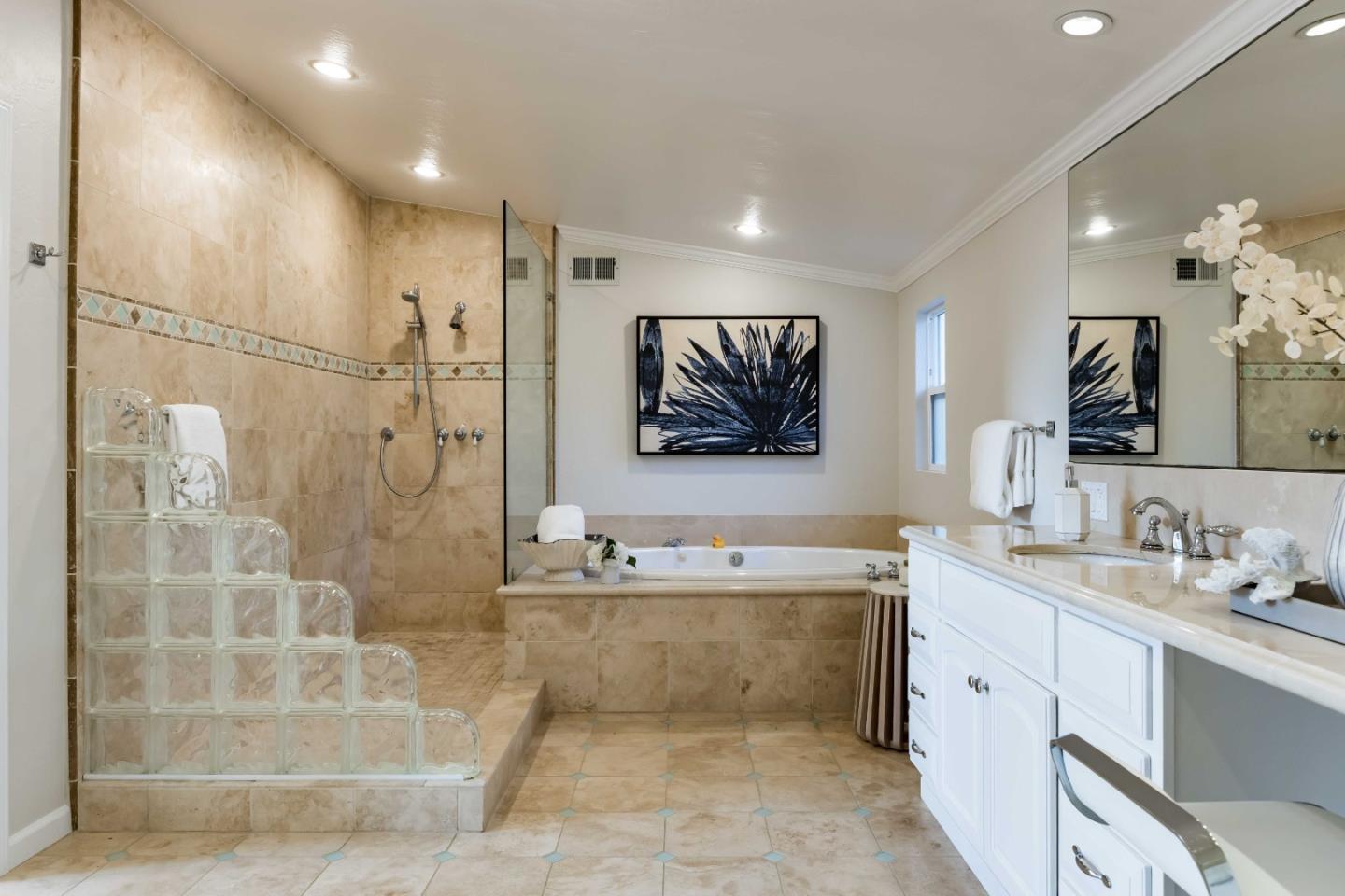 Detail Gallery Image 27 of 34 For 653 Wildwood Ln, Palo Alto,  CA 94303 - 6 Beds | 4 Baths