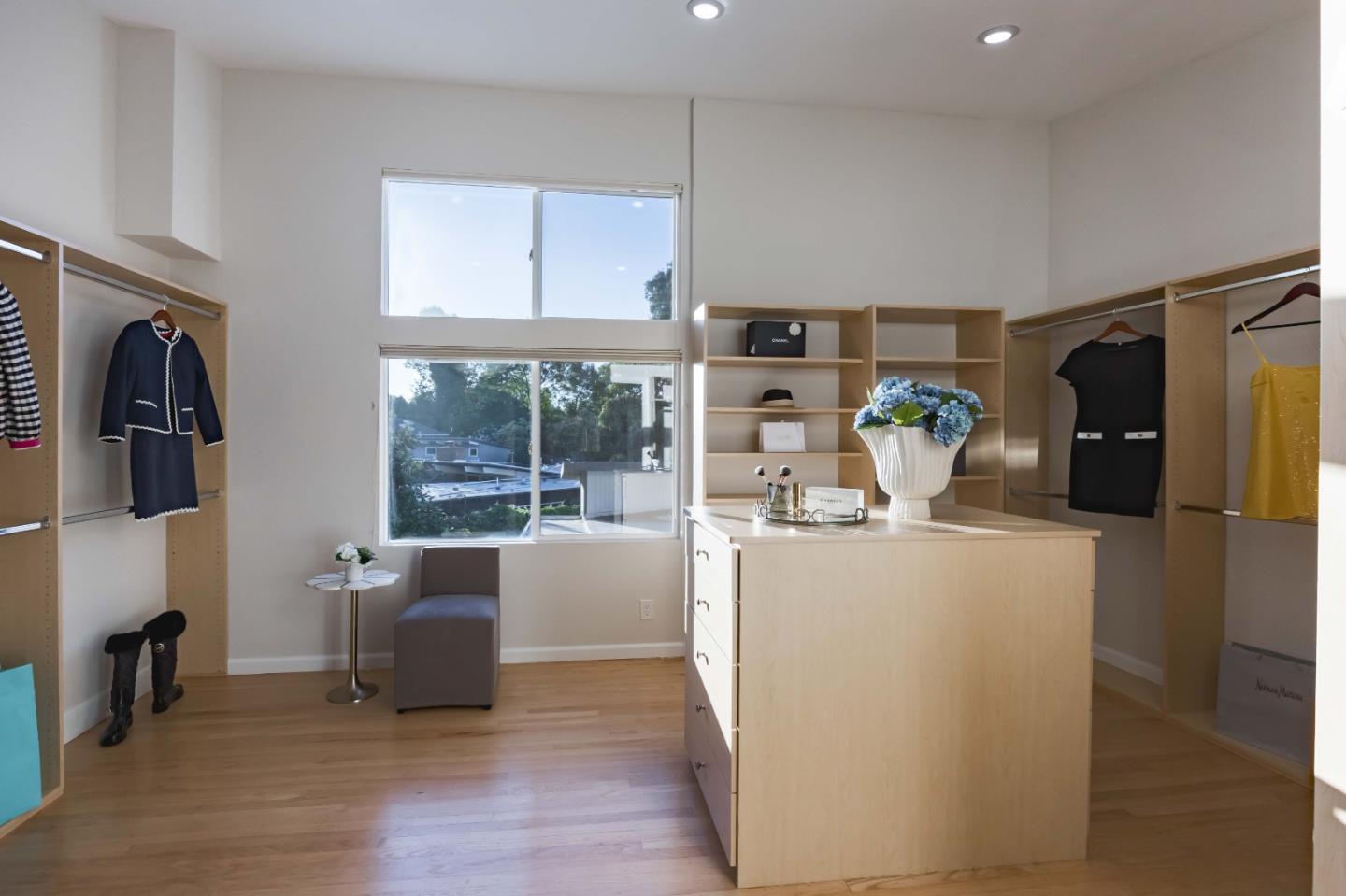 Detail Gallery Image 28 of 34 For 653 Wildwood Ln, Palo Alto,  CA 94303 - 6 Beds | 4 Baths