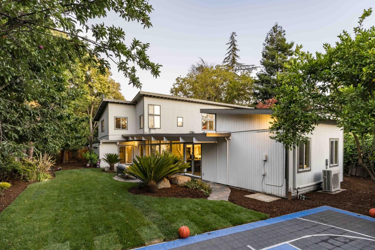 Detail Gallery Image 29 of 34 For 653 Wildwood Ln, Palo Alto,  CA 94303 - 6 Beds | 4 Baths