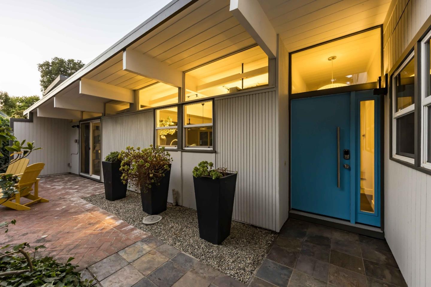 Detail Gallery Image 3 of 34 For 653 Wildwood Ln, Palo Alto,  CA 94303 - 6 Beds | 4 Baths