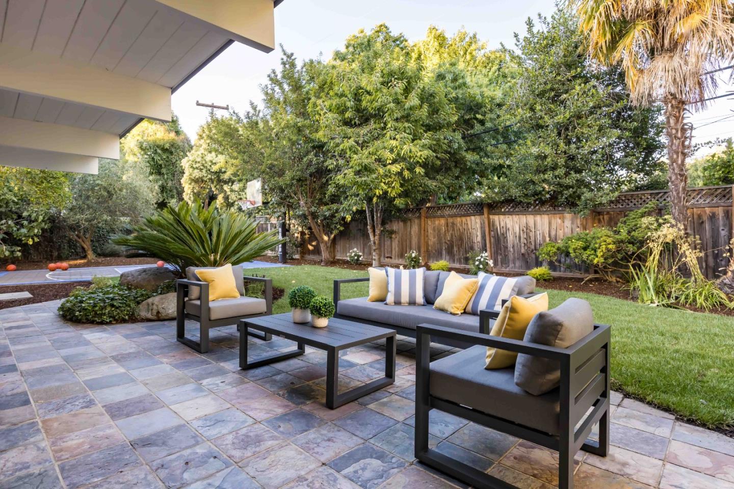 Detail Gallery Image 31 of 34 For 653 Wildwood Ln, Palo Alto,  CA 94303 - 6 Beds | 4 Baths