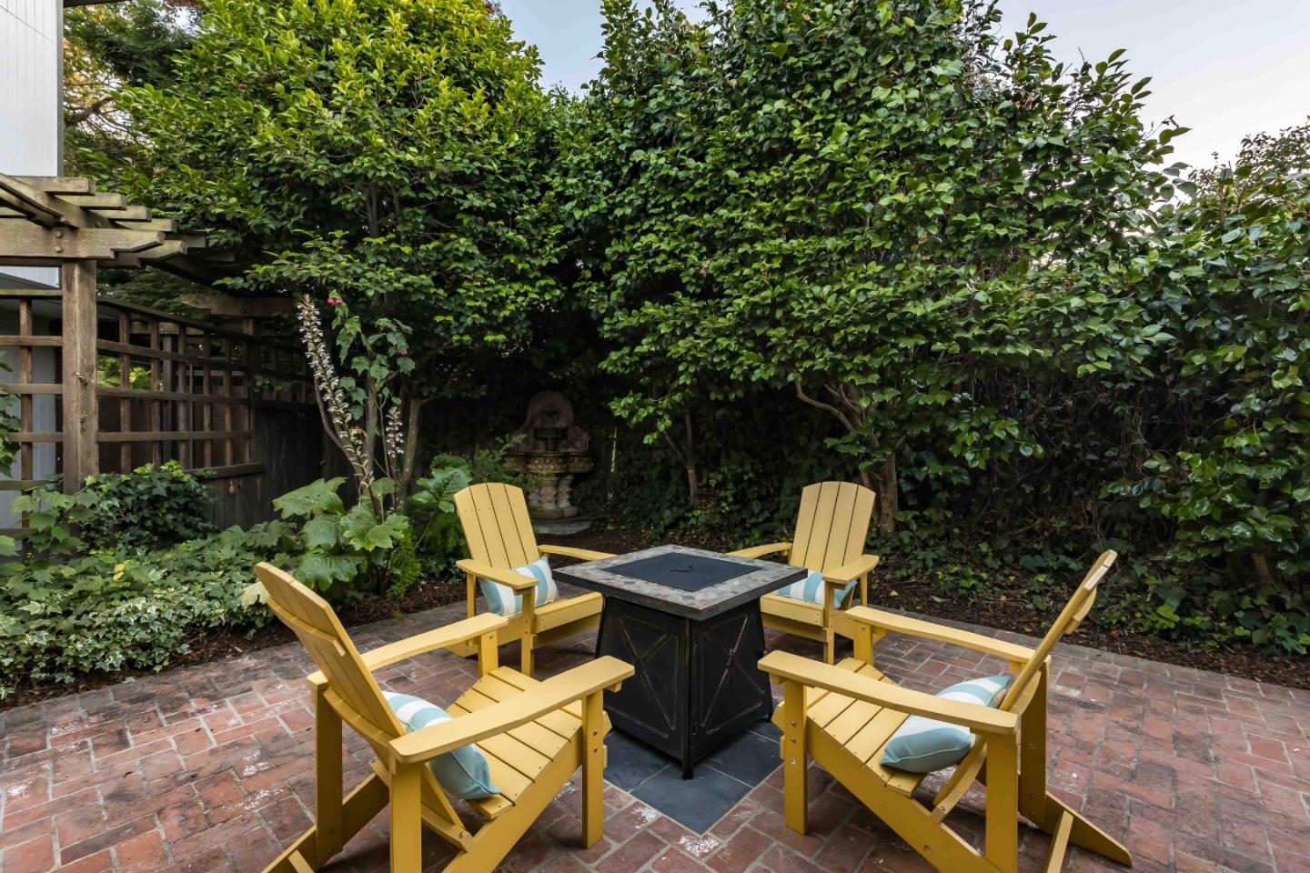 Detail Gallery Image 34 of 34 For 653 Wildwood Ln, Palo Alto,  CA 94303 - 6 Beds | 4 Baths