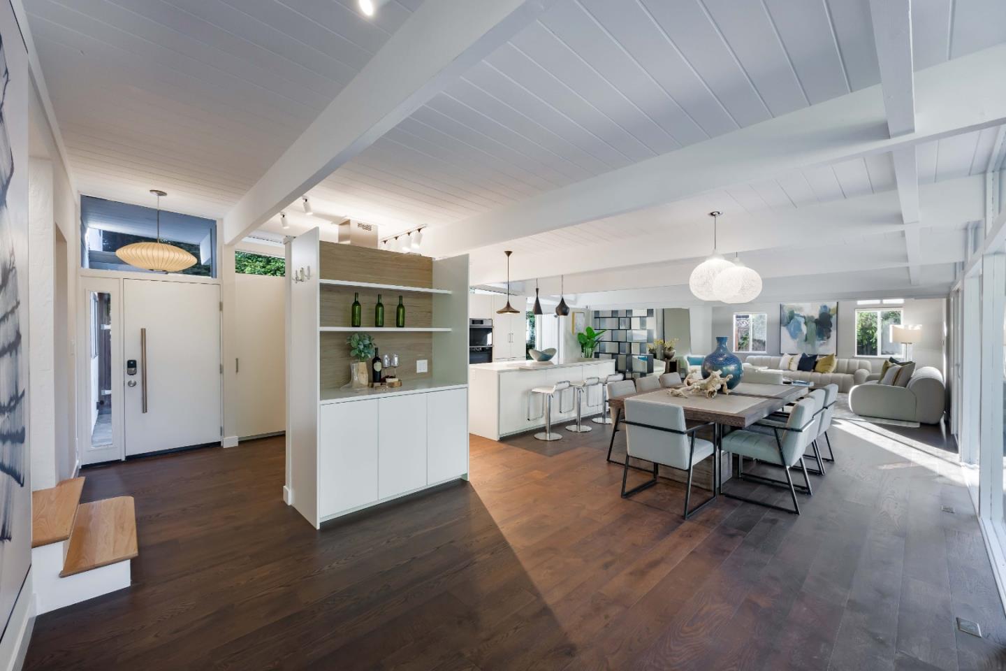 Detail Gallery Image 4 of 34 For 653 Wildwood Ln, Palo Alto,  CA 94303 - 6 Beds | 4 Baths