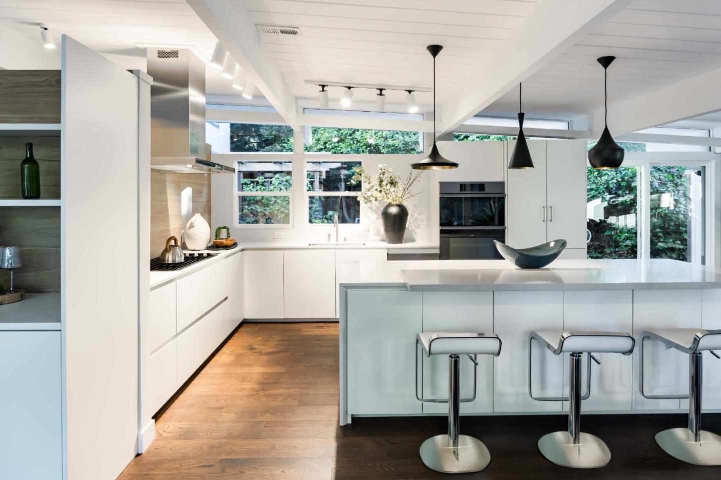 Detail Gallery Image 6 of 34 For 653 Wildwood Ln, Palo Alto,  CA 94303 - 6 Beds | 4 Baths