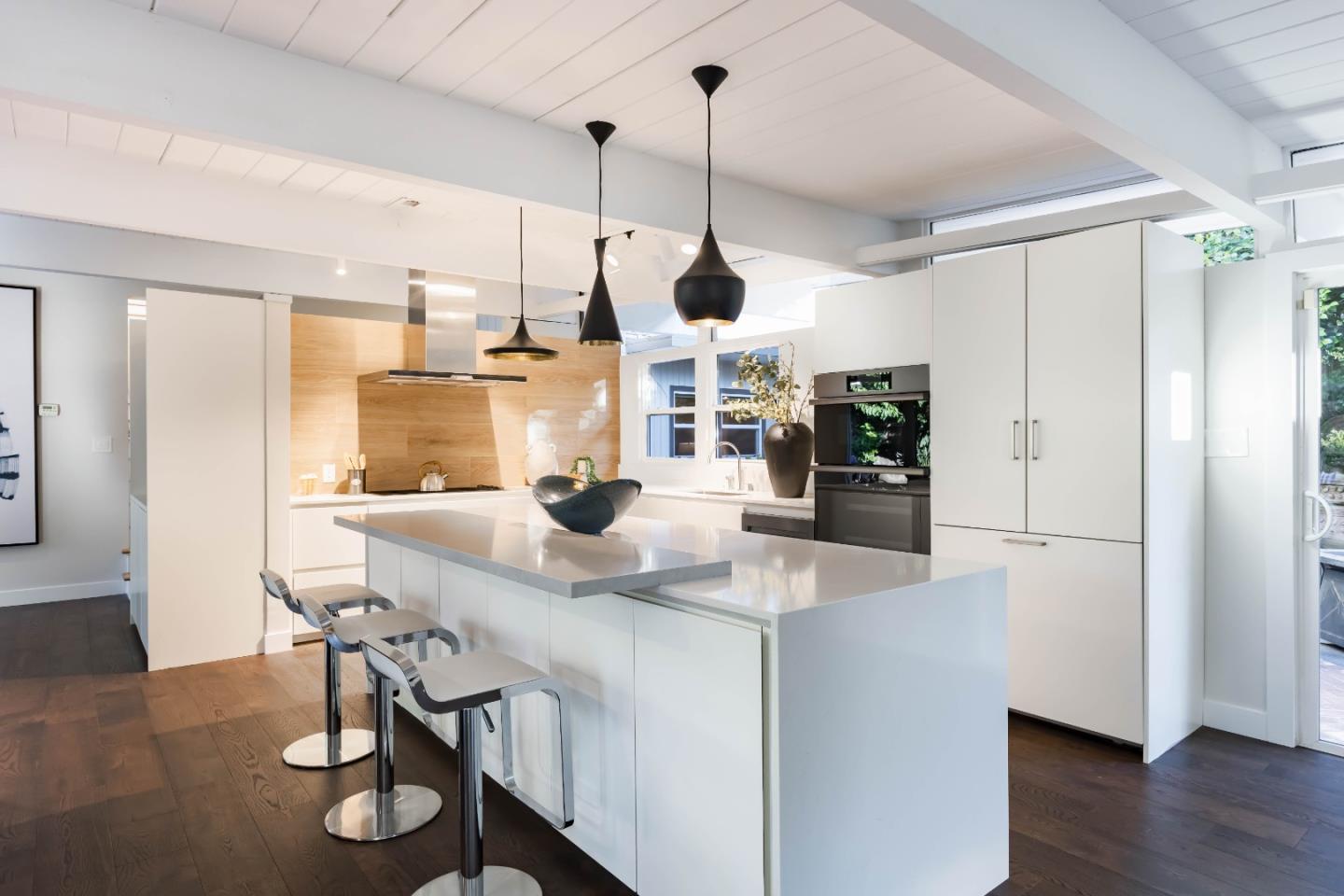 Detail Gallery Image 8 of 34 For 653 Wildwood Ln, Palo Alto,  CA 94303 - 6 Beds | 4 Baths